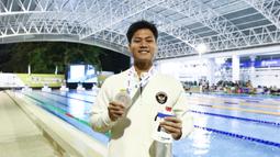 Medali perunggu dipersembahkan oleh Joe Aditya Wijaya Kurniawan. Dia turun di nomor 100m gaya kupu-kupu putra di Aquatic Center, Huamark Sports Complex, Bangkok. Joe Aditya Wijaya Kurniawan berhasil mencatatkan waktu 53,14 detik, hanya kalah dari Zheng Wen Quah dari Thailand yang membukukan 52,25 detik. (Dok. Akuatik Indonesia)