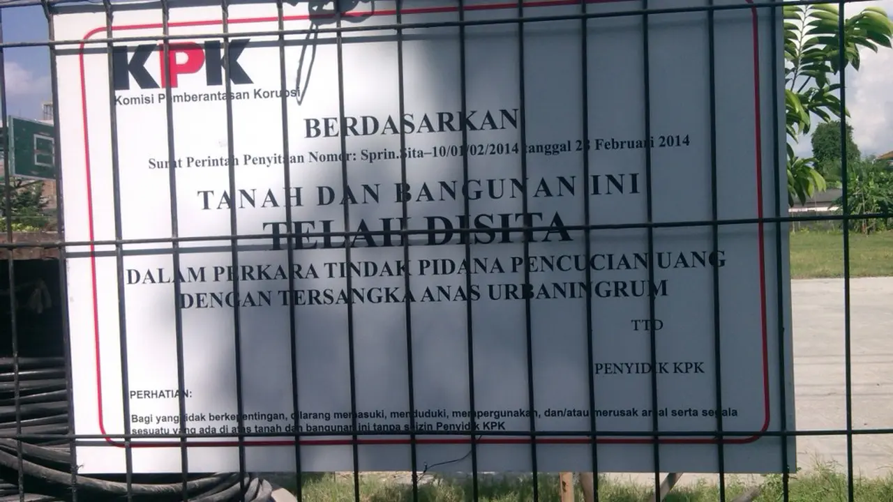 Plang segel tanah Anas Urbaningrum