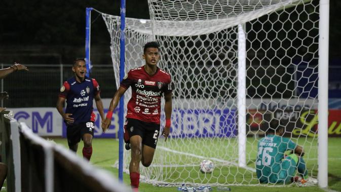 cara pemain bali united rayakan tahun baru: komang aryantara paling beda, lerby cari kado untuk cristiano