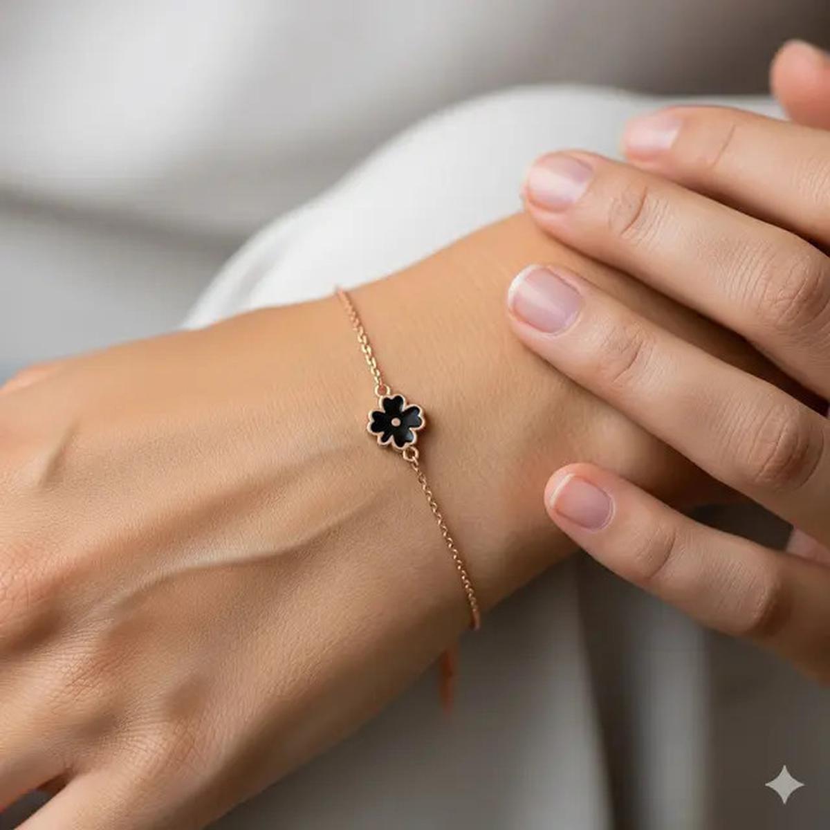 10 Model Gelang Emas Gram Kecil Tapi Cantik yang Lagi Tren di 2025, Cocok untuk Gaya Sehari-hari