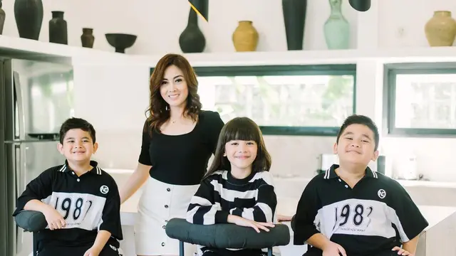 6 Artis Ini Jadi Single Mom dengan Banyak Anak, Banjir Dukungan