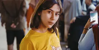 Di balik kepiawaiannya berakting, aktris muda Adinda Thomas memiliki hobi mendaki gunung. Bahkan di pertengahan tahun 2019 lalu ada pengalaman berharga yang pastinya tak akan pernah bisa dilupakannya. (Instagram/adindathomas)