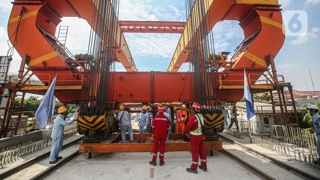 FOTO: Pemasangan Girder Box Casting Yard 1 Kereta Cepat Jakarta - Bandung Selesai