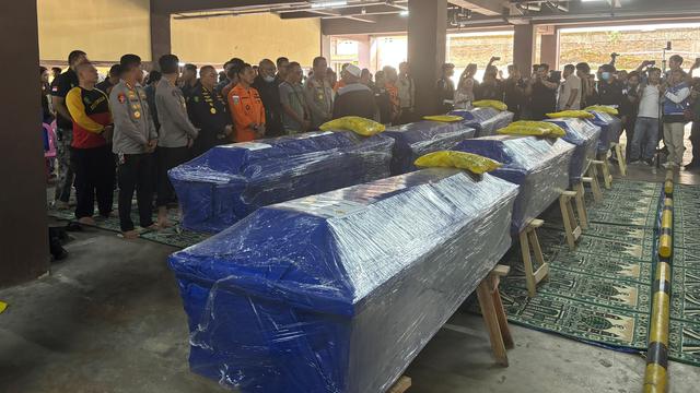 Jenazah korban kecelakaan Pesawat ATR 42-500 di kawasan Gunung Bulusaraung, Kabupaten Pangkep.