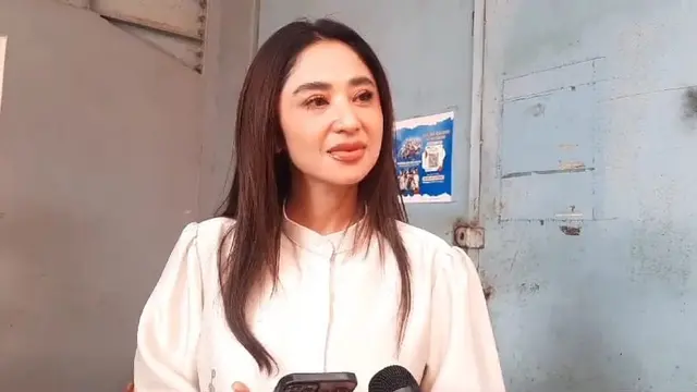 Dewi Perssik