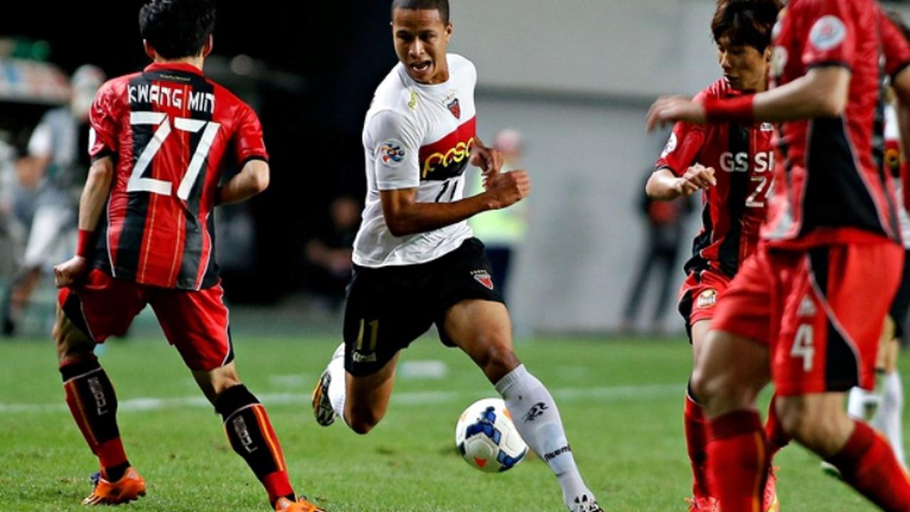 Kang Soo-Il (tengah) gagal tes doping bersama Timnas Korea Selatan (Guardian)