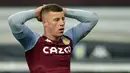 Ross Barkley. Gelandang serang yang mulai bersama Chelsea pada awal musim 2017/2018 musim ini dipinjamkan ke Aston Villa. Mustahil baginya untuk kembali ke Chelsea yang mempunyai lini tengah melimpah. (AFP/Rui Vieira/Pool)