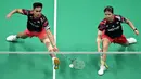 Pebulutangkis ganda campuran asal Indonesia, Jafar Hidayatullah (kir) dan Felisha Pasaribu berusaha mengembalikan kok ke arah Natsu Saito/Hiroki Midorikawa (Jepang) saat babak semifinal Badminton Asia Championship 2025 (BAC) di Ningbo Olympic Sports Center, Gymnasium, Provinsi Zhejiang, China, 12 April 2025. (Foto: AFP/China Out)Langkah dari pasangan ganda campuran Indonesia Jafar Hidayatullah/Felisha Alberta Nathaniel Pasaribu harus terhenti di babak semifinal Badminton Asia Championship 2025 (BAC). (Foto: AFP/China Out)