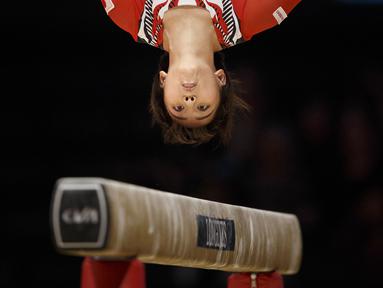 Penampilan pesenam Jepang, Mai Murakami pada World Artistic Gymnastics Championships di Glasgow, Skotlandia, Jumat (23/10/2015). (EPA/Robert Perry)
