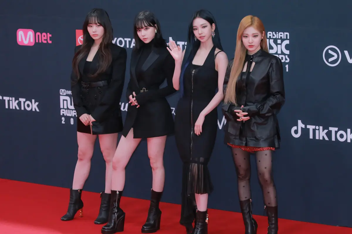 10 Bukti Wajah Aespa Tetap Cantik Tanpa Polesan Makeup