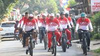 Sekjen Partai Gerindra, Ahmad Muzani, mengikuti kegiatan olahraga gowes Merah Putih Kemerdekaan RI ke-77 bersama masyarakat Jonggol (Istimewa)