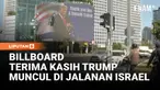 Sebuah papan reklame atau billboard besar bertuliskan “Thank You God & Donald Trump” muncul di salah satu jalanan ramai di Tel Aviv, Israel, pada 12 Maret 2026.
Billboard tersebut menampilkan foto Presiden Amerika Serikat Donald Trump, lengkap d...