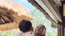 Kini semakin jelas kedekatan Luna Maya dengan pria keturunan Perancis itu. Pasalnya, di saat momen romantis Luna Maya merayakan ultah bareng Maxime ini, beredar kabar keduanya akan melangkah ke pelaminan. Meski secara resmi tak memberikan klarifikasi, namun netizen dan para penggemar Luna dan Maxime mendoakan mereka berjodoh. (Liputan6.com/IG/lunamaya)