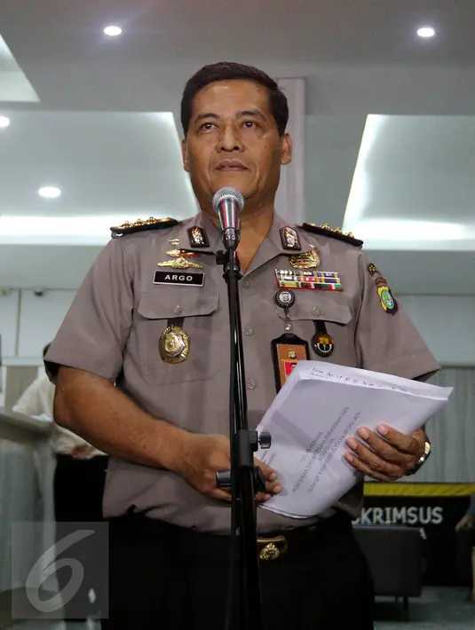 Kabid Humas Polda Metro Jaya Kombes Argo Yuwono memberikan keterangan pers terkait status tersangka Firza Husein di Polda Metro Jaya, Jakarta, Selasa (16/5). (Liputan6.com/Johan Tallo)