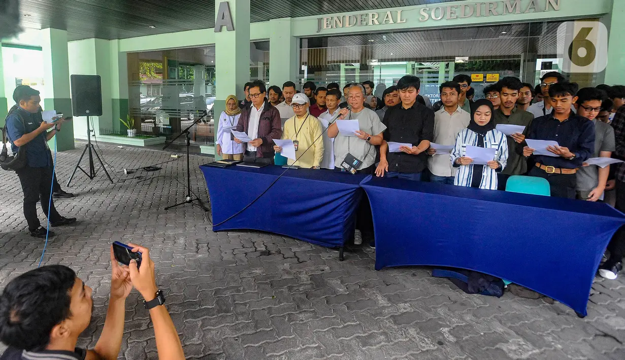 Civitas Akademika UPN Jakarta mendukung segala upaya dari berbagai komponen bangsa untuk tegaknya hukum yang adil dan partisipatif dalam pelaksanaan dan pengawasan pemilu 2024. (merdeka.com/Arie Basuki)