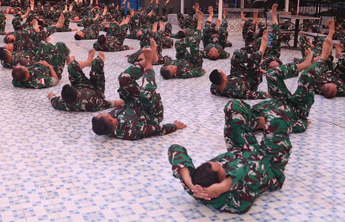 Perwira Tinggi dan Komandan Batalyon TNI Angkatan Darat mengikuti uji kemampuan jasmani di Markas Kopassus Cijantung Jakarta Timur