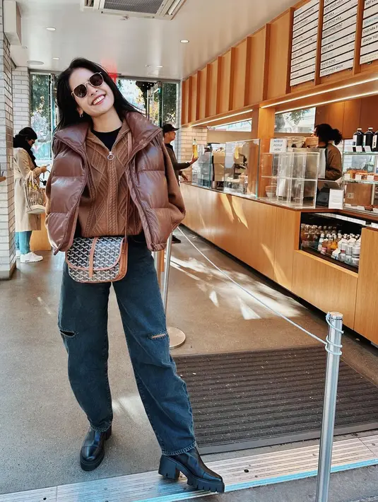 Maudy Ayunda beri inspirasi gaya liburan musim dingin saat mudik ke rumah keduanya di Amerika