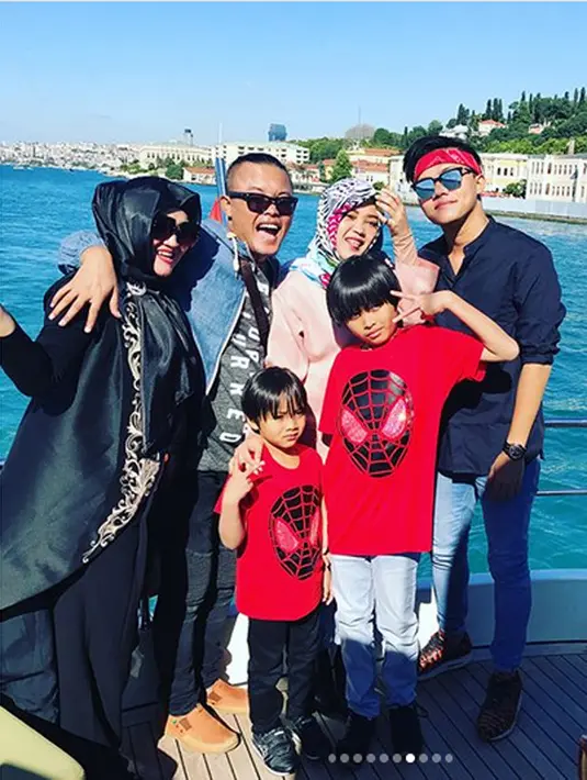 Pengacara Lina Abdurrahman mengungkapkan, sejak gugatan di masukkan, Sule telah menemui istrinya dan memintanya untuk membatalkan gugatan cerai yang diajukan. (Instagram/ferdinan_sule)