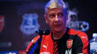 Manajer Arsenal Arsene Wenger bicara dalam konferensi pers, di Singapura, 14 Juli 2015. (AFP PHOTO /MOHD FYROL)
