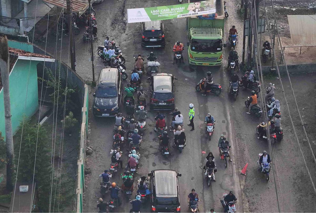 FOTO: Horor Macet Setiap Pagi di Parung Panjang