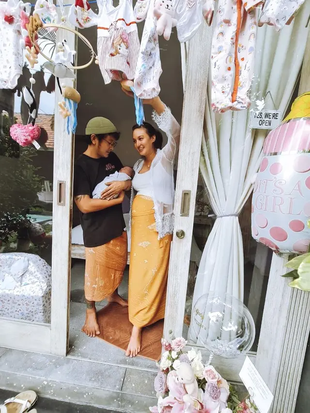 [Fimela] Nadine Chandrawinata dan Dimas Anggara