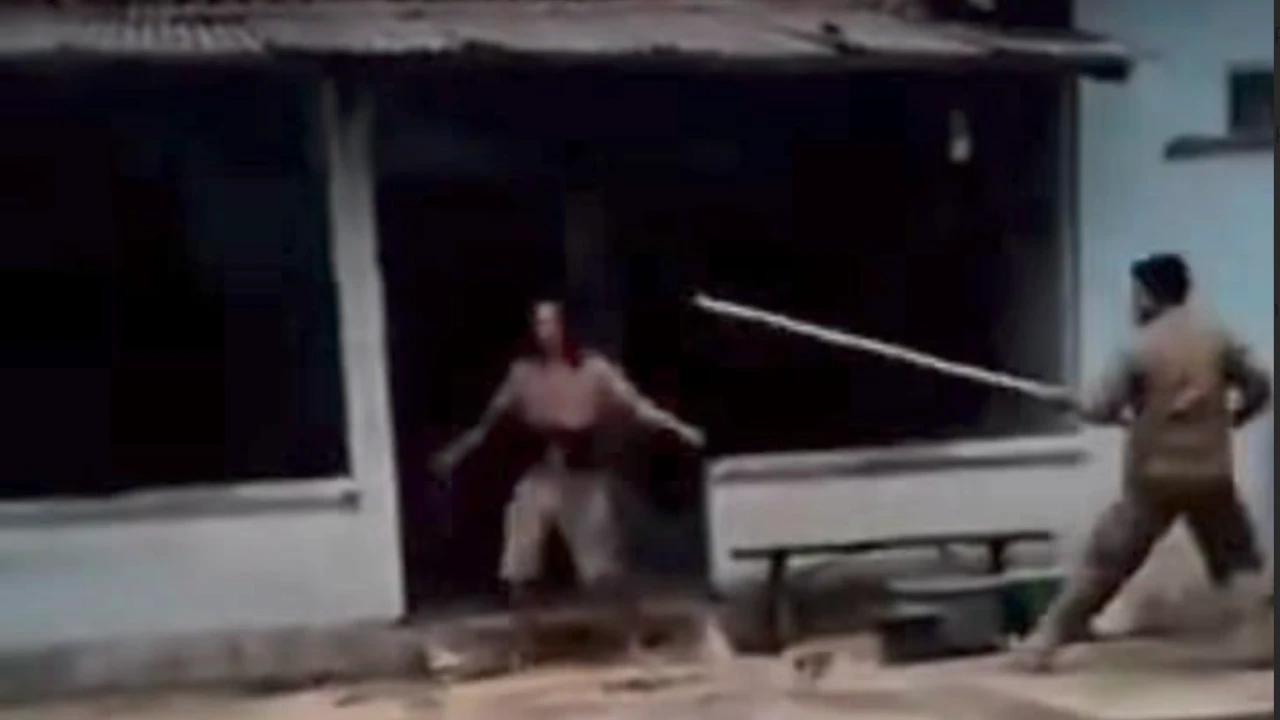 Kronologi Video Viral ODGJ Sabet Leher Satpol PP Kebumen Pakai Celurit hingga Meninggal