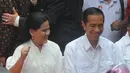Istri Jokowi, Iriana memberi semangat kepada suaminya. Jokowi hanya tersenyum simpul, Gedung Joang 45, Jalan Menteng Raya 31, Jakarta Pusat, Senin (19/05/2014) (Liputan6.com/Herman Zakharia).