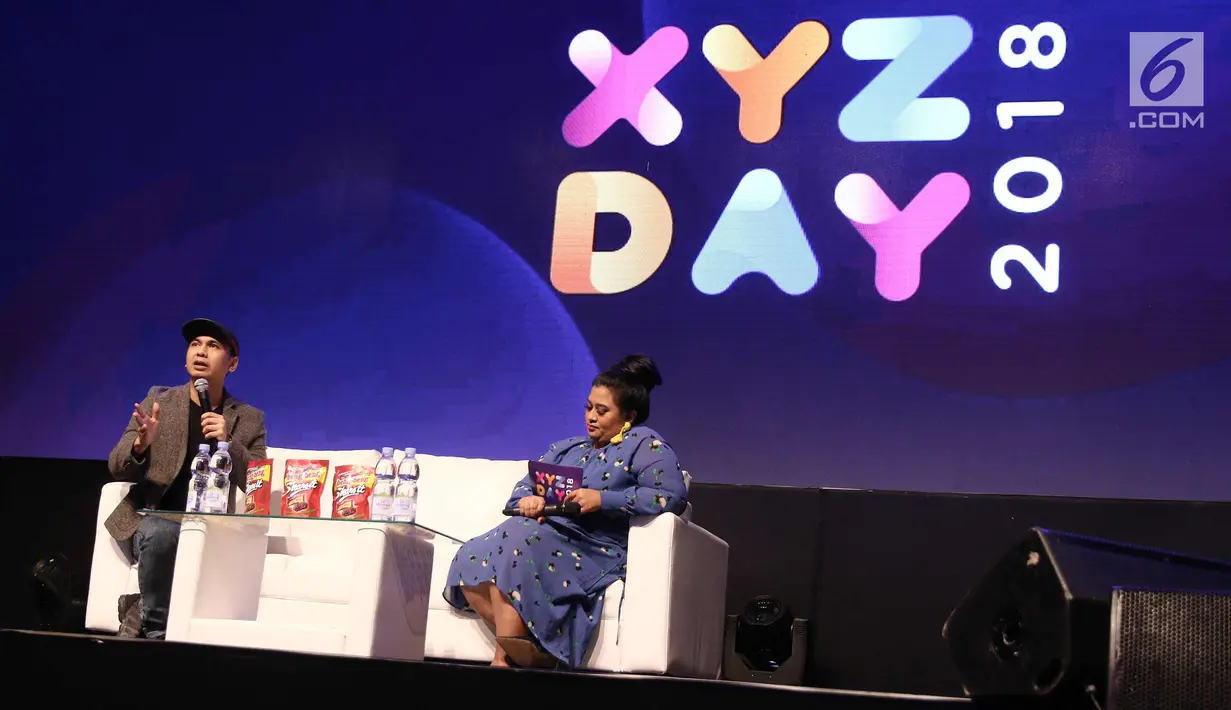 Konten Kreator Raditya Dika menjadi pembicara selama XYZ DAY 2018 di Jakarta, Rabu (25/4). Acara ini bertujuan memberikan insight yang lebih mendalam tentang generasi X, Y, dan Z dari para ahli di bidangnya. (Liputan6.com/Herman Zakharia)