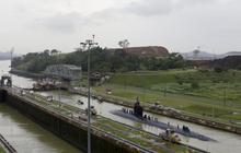 Potong jalur, kapal selam AS nekat lewati kanal di Panama