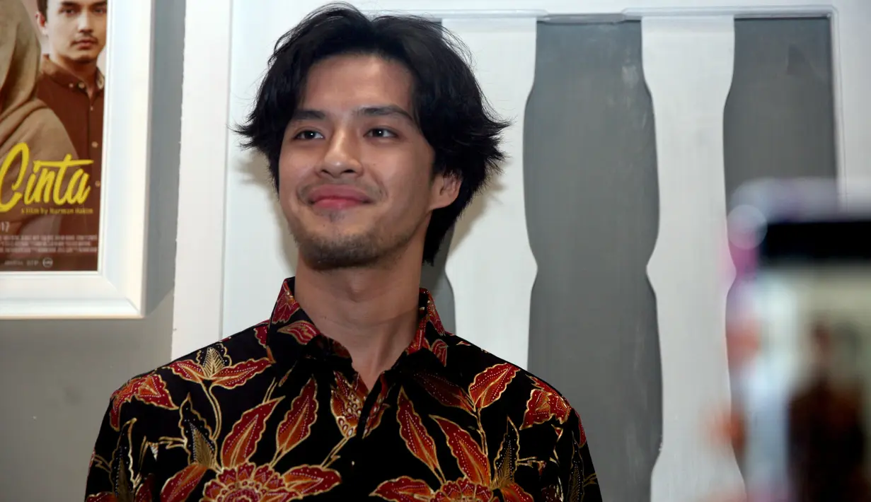 "Ya kalau bencana alam kan urusan sama yang di atas ya. Sedih sih pasti karena kan kalau aku mengalami hal yang seperti itu juga gak nyangka banget," ucap Morgan Oey di kawasan Epicentrum, Kuningan, Jakarta Selatan, Senin (27/11).(Nurwahyunan/Bintang.com)