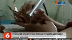 Perhiasan aneka warna yang terbuat dari tembaga ini merupakan hasil karya dari seorang ibu rumah tangga, Lidya Waskita, perhiasan ini berbahan dasar kabel, dan lempengan tembaga dibuat menjadi berbagai bentuk.
