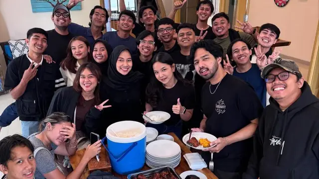 Andre Taulany Rapat Kerja Bersama Kru Taulany TV di Puncak Bogor (credit: https://www.instagram.com/andreastaulany/).