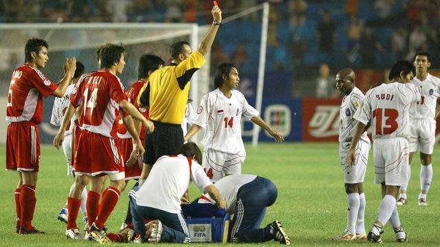 Alexander Pulalo - Timnas China Vs Timnas Indonesia di Piala Asia 2004