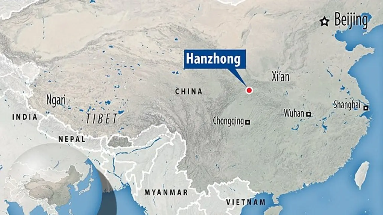 Kumpulan sinkhole ditemukan di China. (Daily Mail)