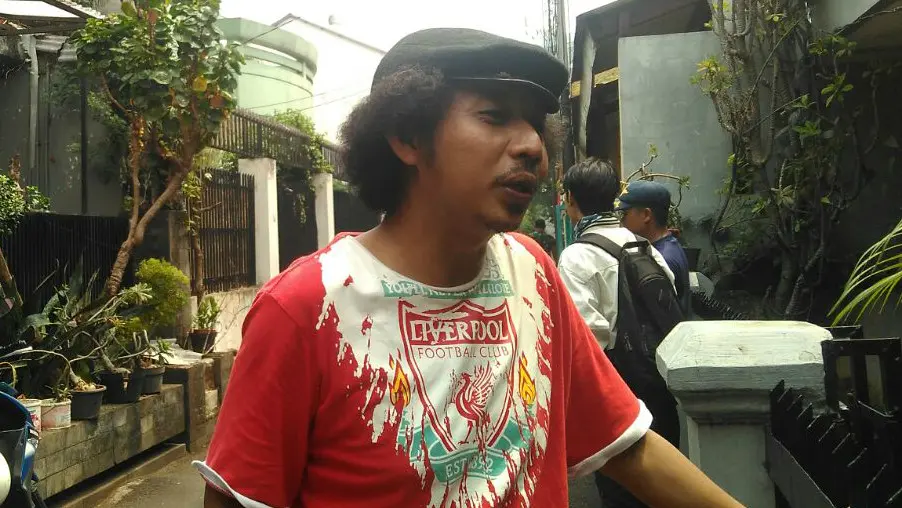 Muzakkir, pemilik rumah yang diguyur hujan misterius di Tebet, Jakarta Selatan (Liputan6.com/ Rezki Apriliya Iskandar)