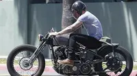 Aksi Panas Beckham Naik Motor di Los Angeles