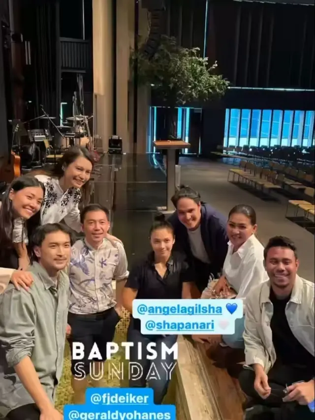 Sempat Ngaku Agnostik, Ini 7 Momen Pembaptisan Angela Gilsha
