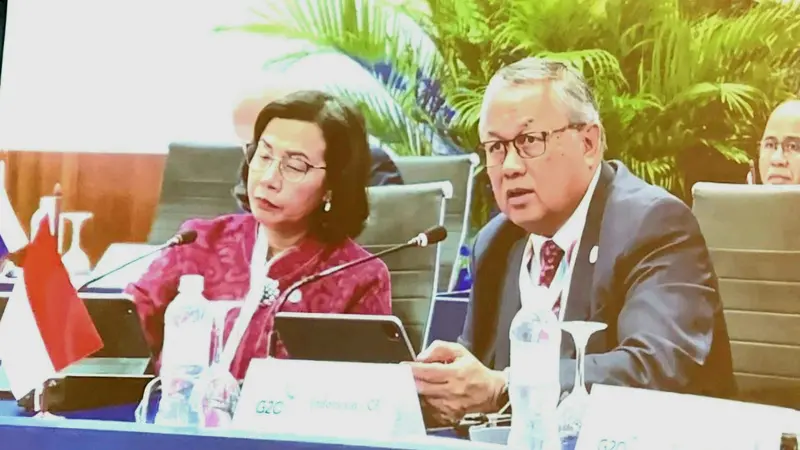 Gubernur Bank Indonesia Perry Warjiyo dan Menteri Keuangan Sri Mulyani Indrawati, dalam rangkaian Pertemuan Ketiga Menteri Keuangan dan Gubernur Bank Sentral negara G20 di Rio de Janeiro, Brasil. (Dok BI)