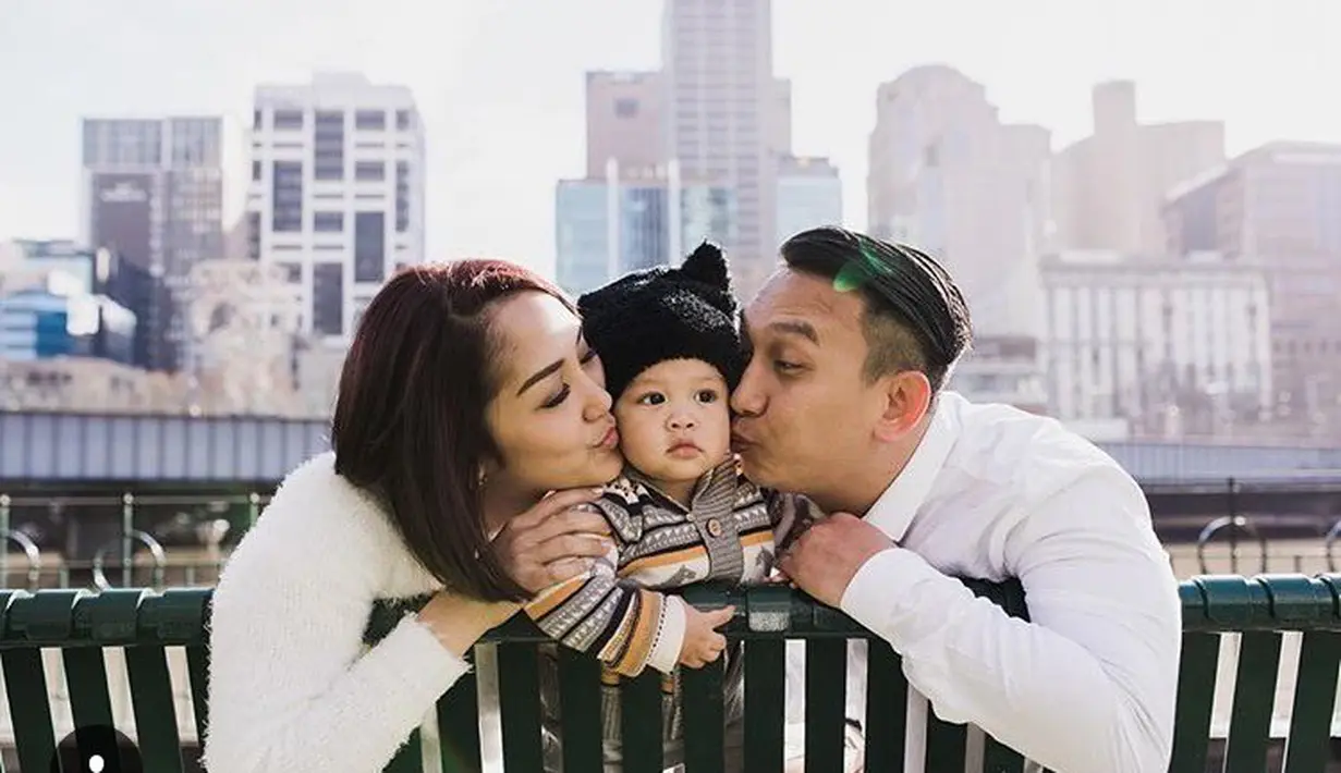 Dari kenal itu berlanjut saling berbagi nomor telpon dan saling kontak-kontakan. Selain sebagai presenter, Diana juga bekerja sebagai asisten produser. Keduanya makin akrab setelah pertemuan makan siang bersama. (dok.Pribadi/Bintang.com)