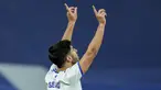 Penyerang Real Madrid Marco Asensio merayakan gol pembuka untuk timnya yang dicetak ke gawang Deportivo Alaves pada pekan ke-25 La Liga Spanyol di Santiago Bernabeu, Minggu (20/2/2022) dinihari WIB. Real Madrid menang meyakinkan dengan skor 3-0. (AP Photo/Manu Fernandez)