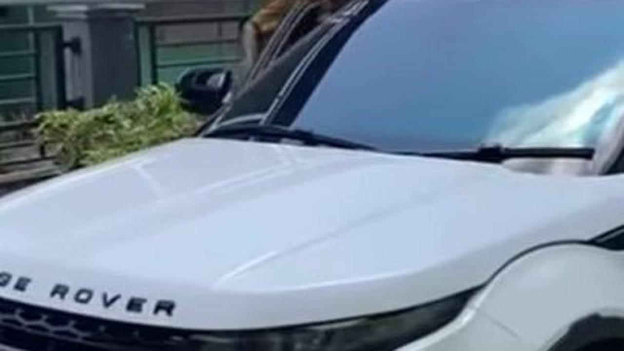Kades nyentrik usai Ngantor naik mobil Range Rover