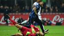 Mauro Icardi mencetak gol ke gawang Lazio dan membawa Inter Milan memimpin klasemen sementara Serie A musim 2015-2016. (20/12/2015). (AFP/Giuseppe Cacace)