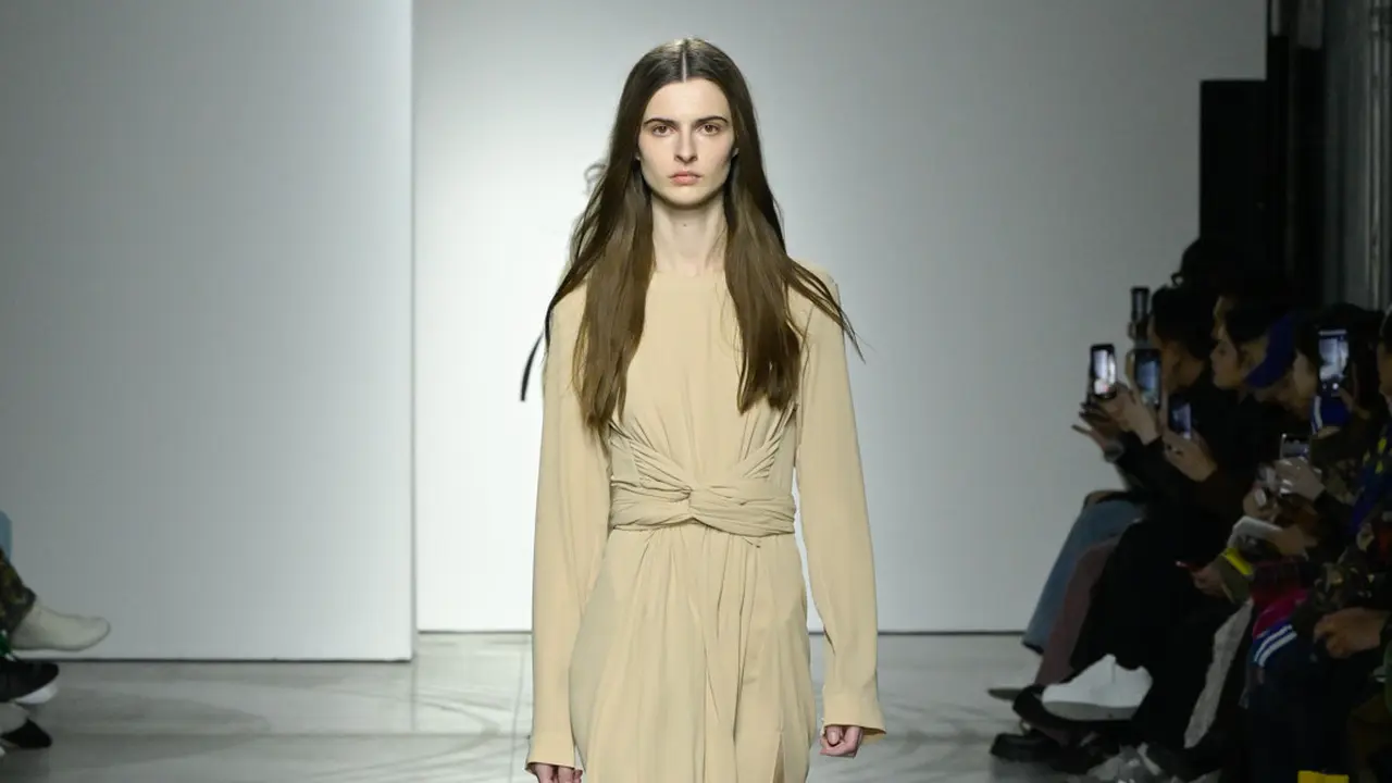 Tren Busana Layering dari Budaya Jepang Dibawakan Onitsuka Tiger di Milan Fashion Week
