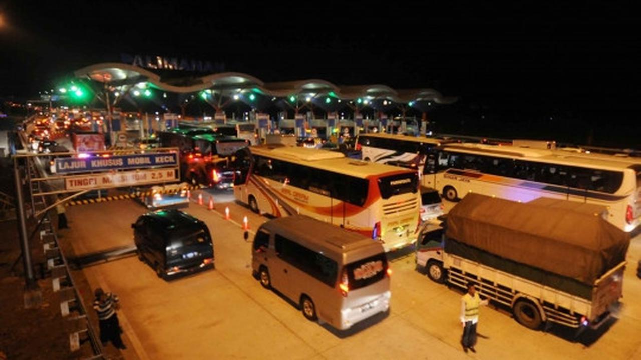 Gerbang Tol Palimanan macet hingga 10 km