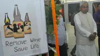 Menteri Nitish Kumar yang menerapkan larangan minum alkohol di Bihar, India. (Prashant Ravi/BBC)
