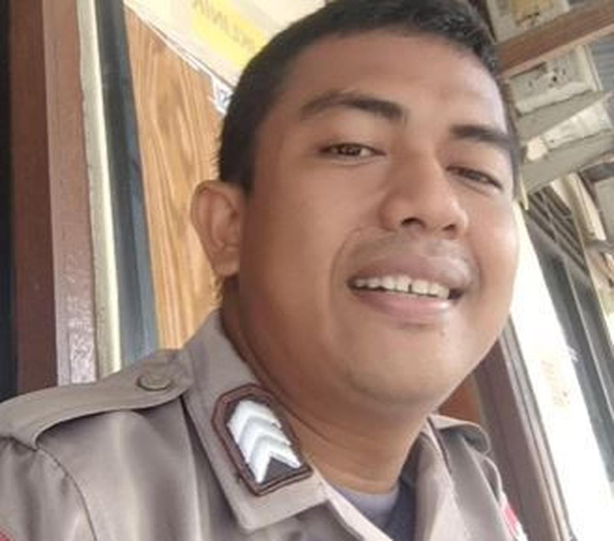 Musibah yang dialami oleh seorang polisi bernama Brigadir Polisi (Brigpol) Zulfikar membuatnya kini mengalami kelumpuhan.