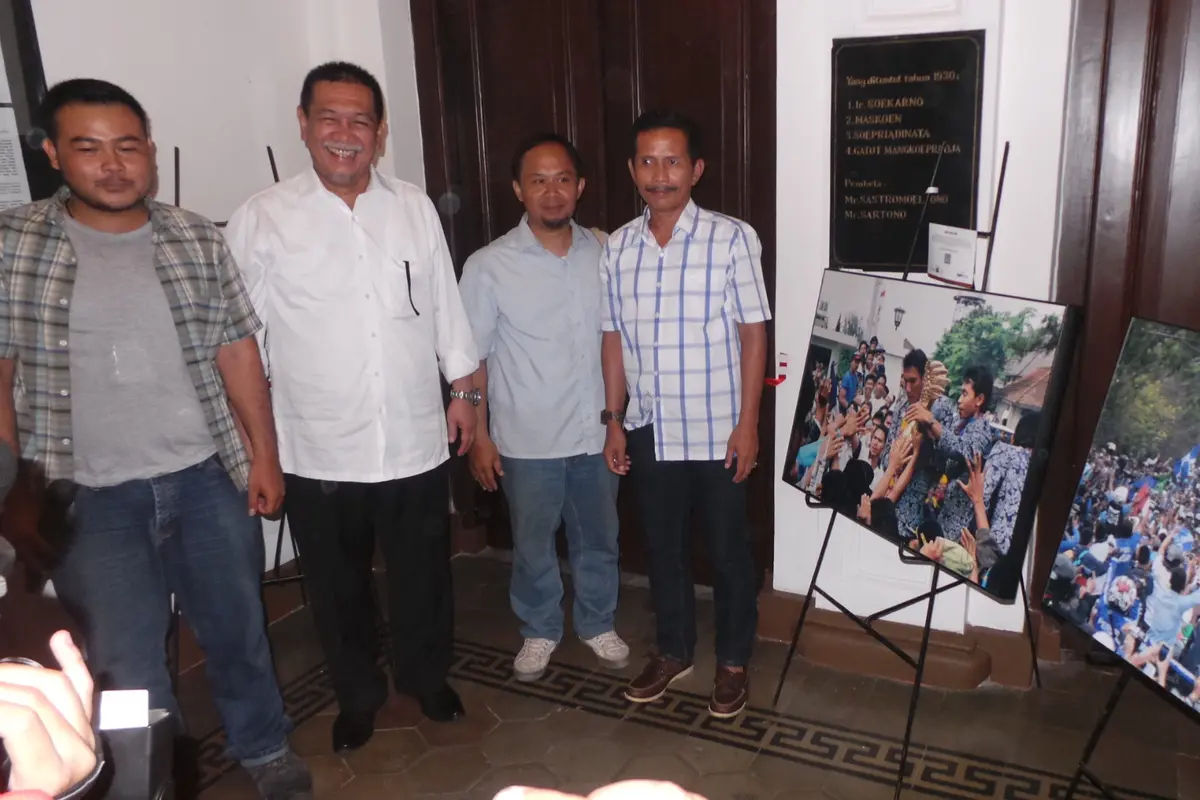 Djanur dan Demiz Hadiri Pameran Foto Persib (Okan Firdaus/Liputan6.com)