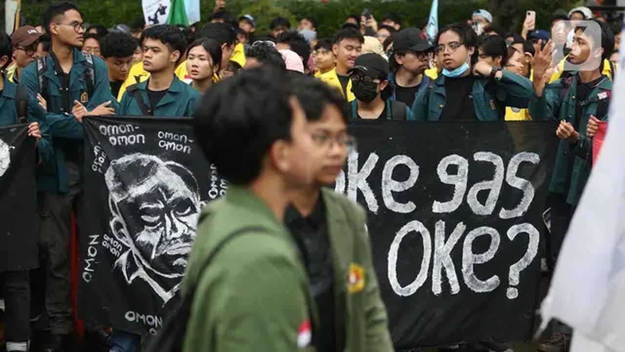 Indonesia Gelap, BEM SI Berunjuk Rasa di Patung Kuda Jakarta