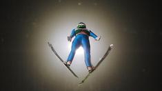 Seorang atlet ski sedang berlatih di nomor Ski Jumping HS 142 jelang Kejuaraan Dunia Ski Jumping di Kuusamo, Finlandia, (28/11/2015). (EPA/Pekka Sipola)