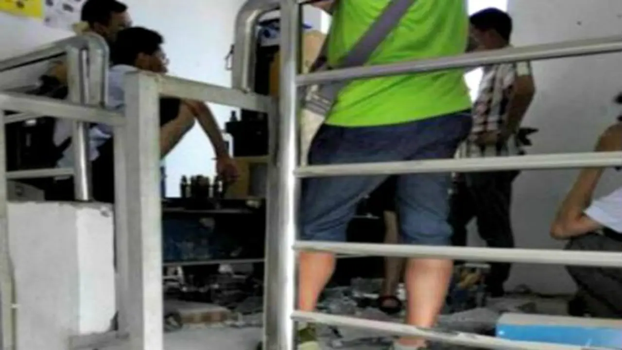 Rem Jebol, Lift Tembus Hingga ke Atap Gedung